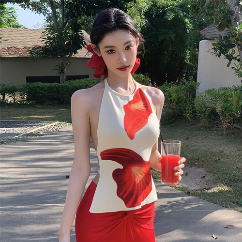 贼出片的氛围感木棉露背吊带套裙