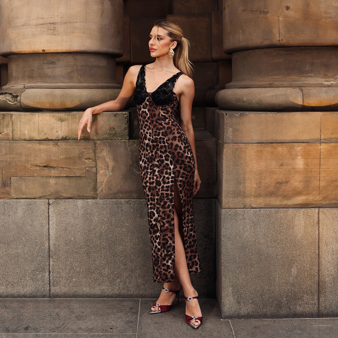 蕾丝拼接高开叉修身吊带连衣裙女