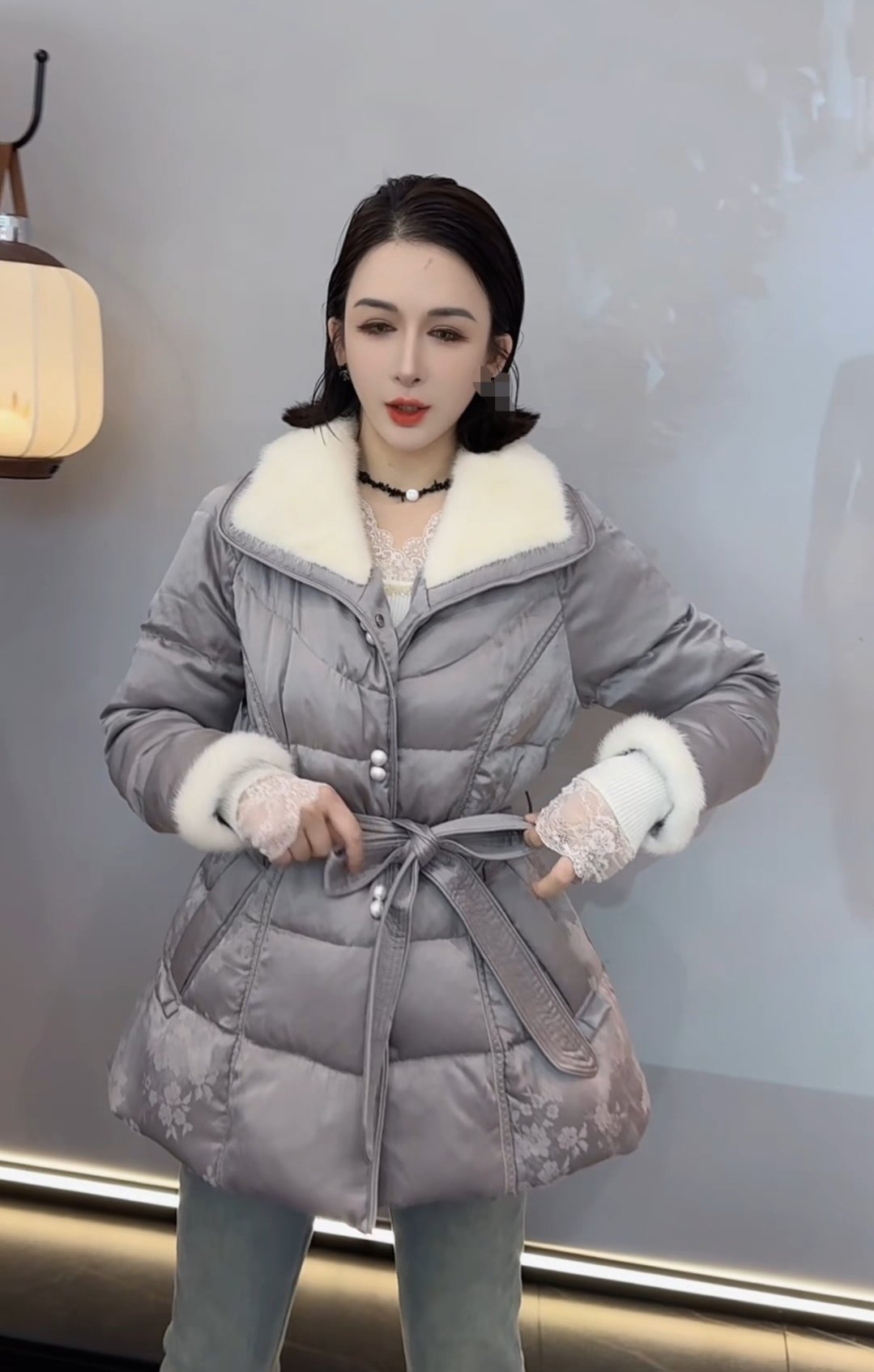 南油欧货2025冬季新款小个子洋气水貂毛翻领系带收腰中长款羽绒服