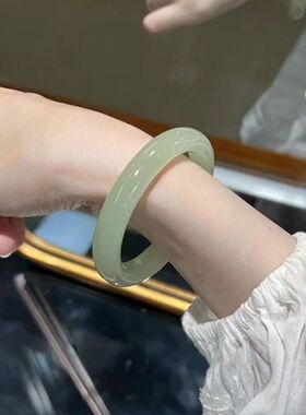 新疆和田玉手镯女款少女年轻款青海晴水扁条青白玉镯冰种贵妃镯子