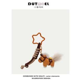 原创马年吉祥小马包包挂件棕黄公仔钥匙扣挂饰高级感学生礼物