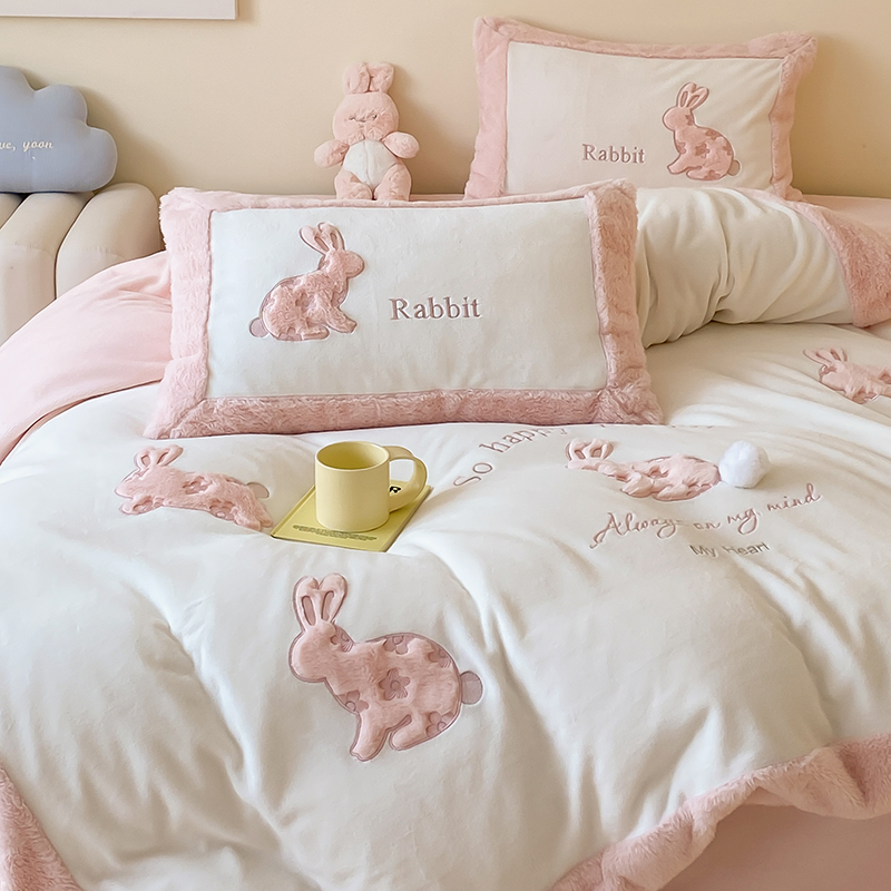 秋冬可爱少女加厚牛奶绒四件套卡通粉子贴布绣被套1.2m床上用品