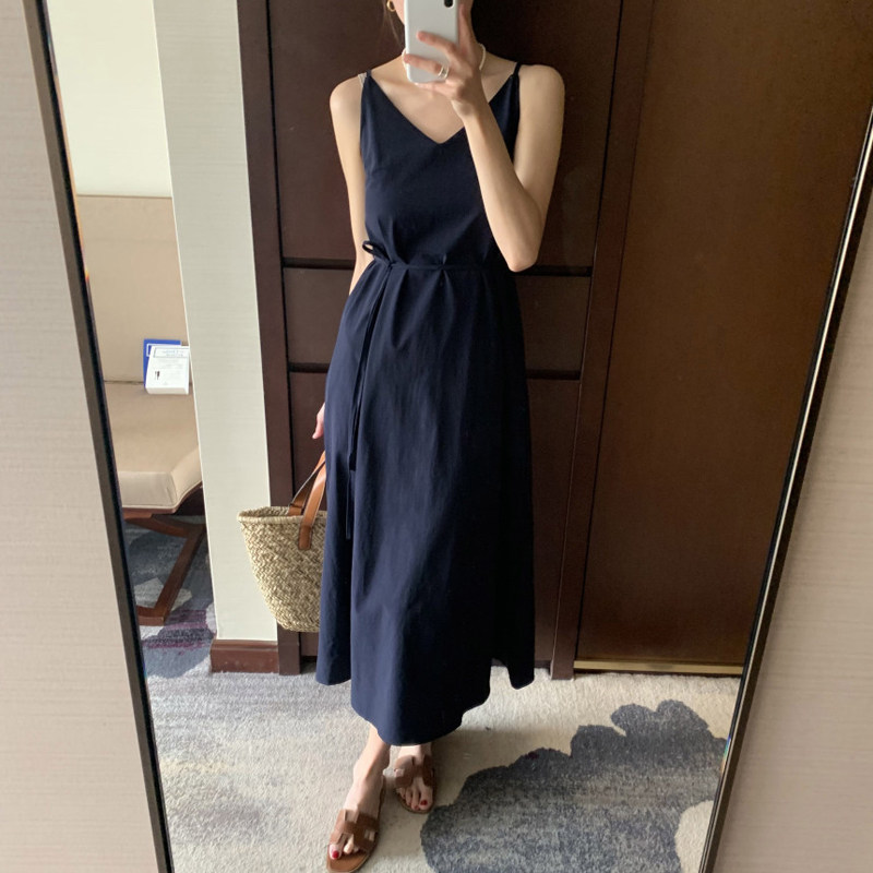 韩国chic2026夏季通勤法式V领度假风吊带连衣裙显瘦中长款裙子女