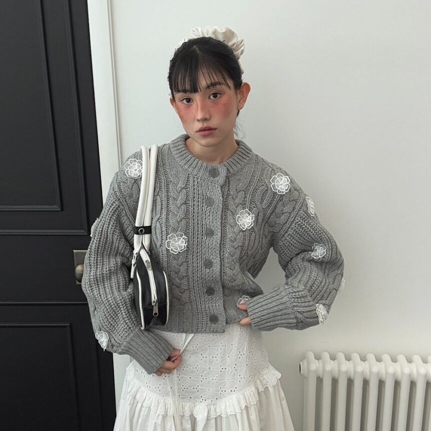 韩国东大门复古撞色花朵点缀针织开衫毛衣外套女2026秋冬新品上衣