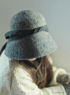 MING 躲起来的i l 秋冬羊毛混纺宽檐针织盆帽飘带复古波奈特帽