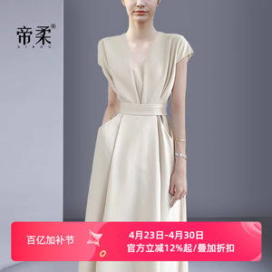 2026夏季新款V领法式高腰显瘦设计感赫本风温柔连衣裙中长裙轻奢