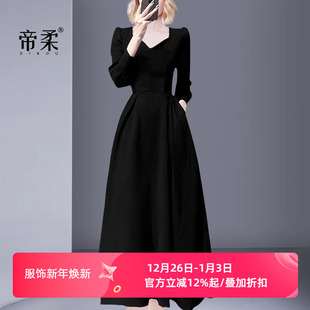 精致长袖 修身 连衣裙2025秋季 方领黑色赫本风长款 收腰显瘦 新款 法式