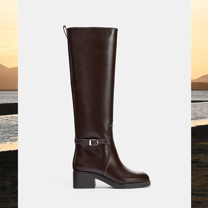 2025秋冬新款英伦风圆头骑士靴时装走秀款粗跟平底女长筒靴不过膝