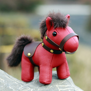 中国红皮艺马玩偶可爱皮革小马公仔钥匙包包挂件摆件公司年会礼品