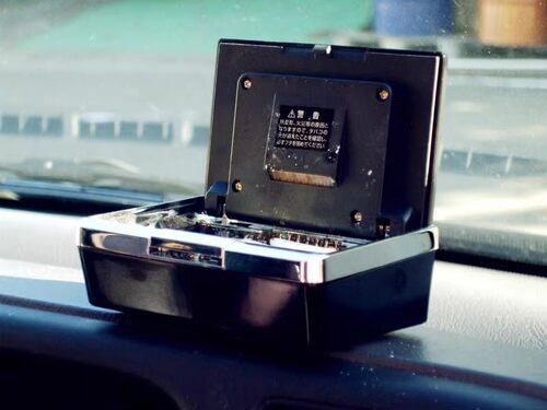 日本星光产业太阳能LED自动亮灯薄型款车载烟灰缸汽车内饰收纳盒