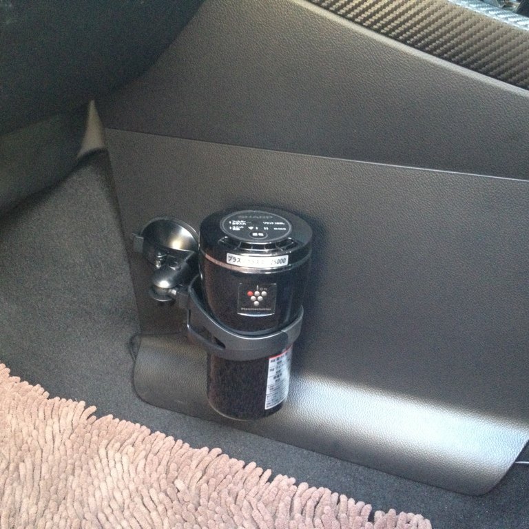 日本汽车用载空气净化机器氧吧专用支架松下夏普电装底座吸盘