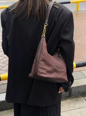 B宝丽棕色老花单肩包