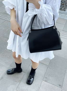 B巴换黑色全皮box皮手提 腋下包