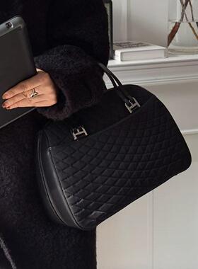 B巴黑色菱格纹手提包