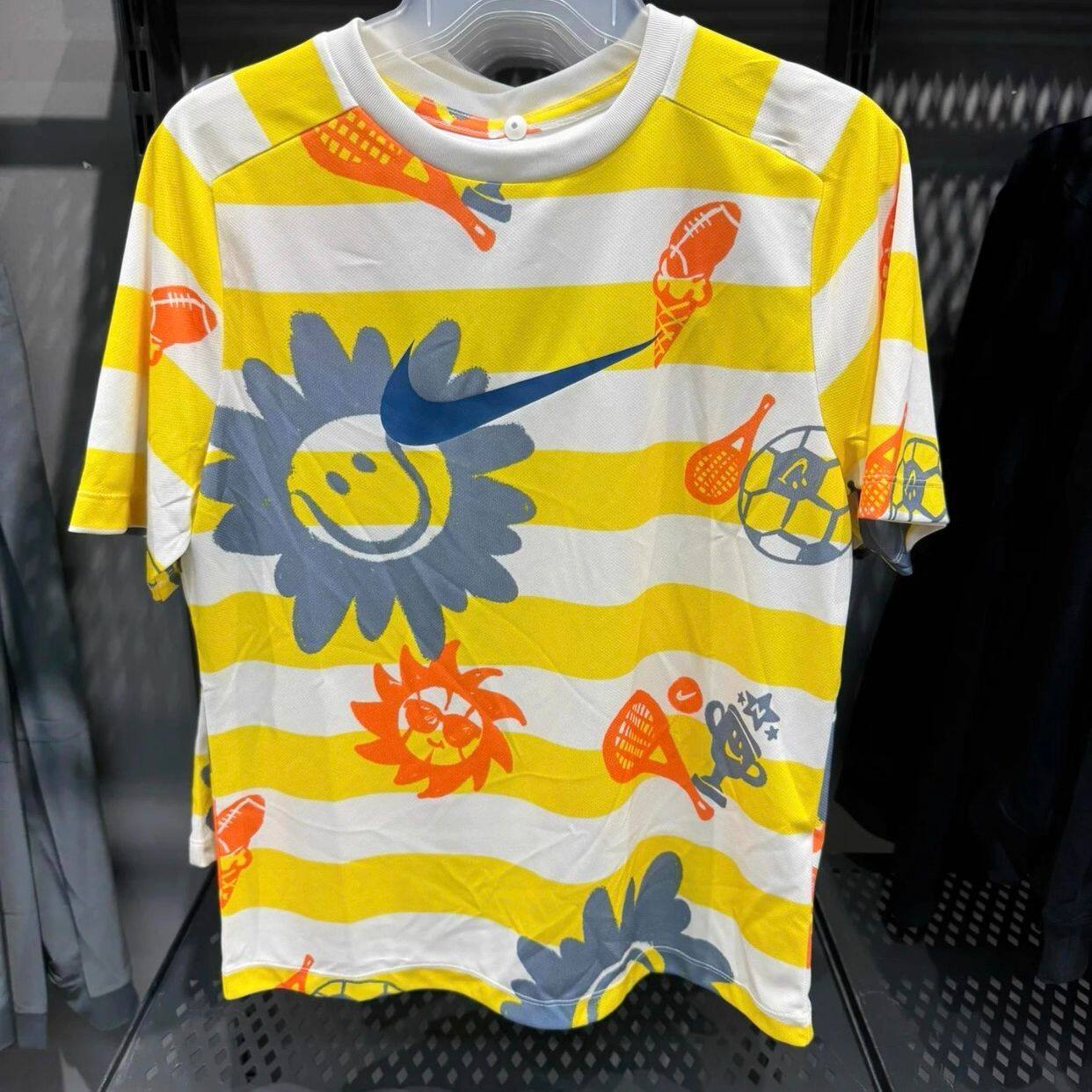 正品NIKE耐克运动大童柔软卡通亲肤圆领印花短袖T恤HM4639-731