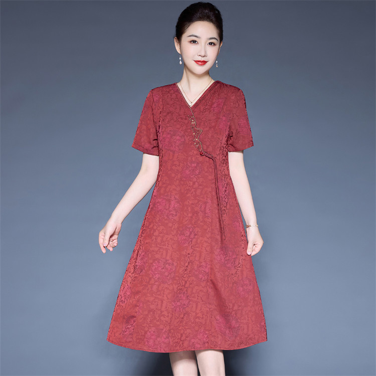 杭州真丝妈妈连衣裙女桑蚕丝气质夏季2025新款温柔风显瘦洋气裙子