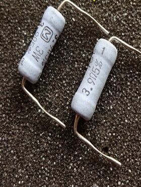 ERG-3SJ3R9V  金属氧化物电阻器  3.9Ohms 3W  5% 松下原装现货