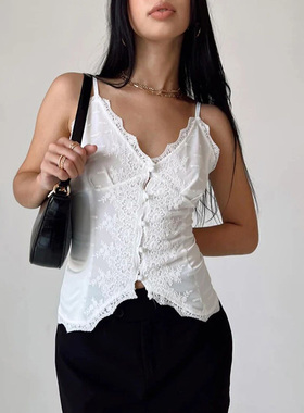 princess法式甜辣白色蕾丝花边吊带V领修身排扣短款无袖背心上衣