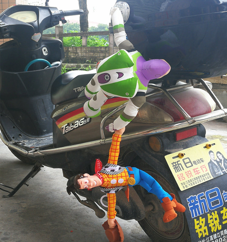 抖音巴斯光年救胡迪汽车外部装饰玩偶蜘蛛侠超人车外装饰蝙蝠侠车