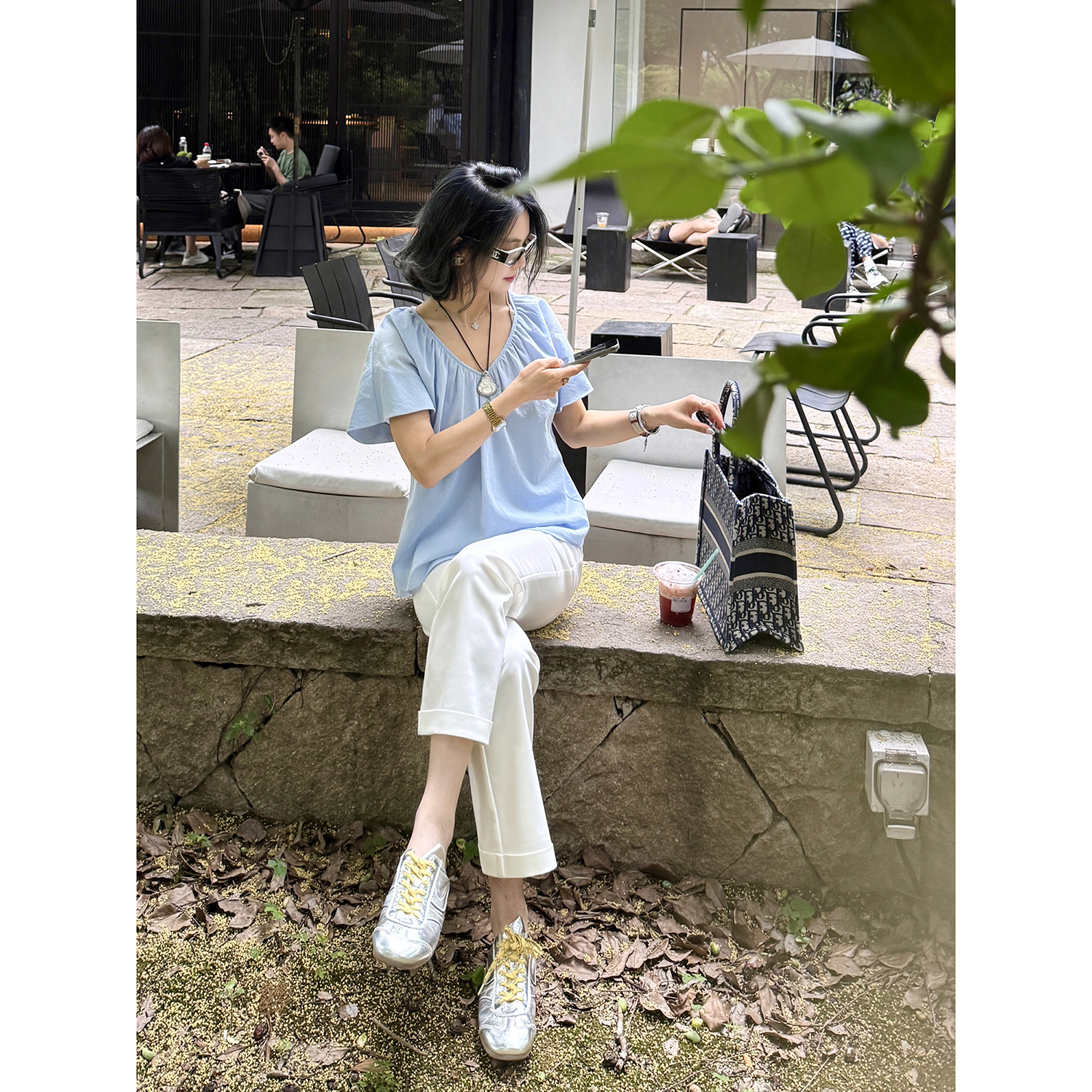 骆衣衣TheLOE/V领褶皱宽松显瘦飞飞袖衬衫上衣女