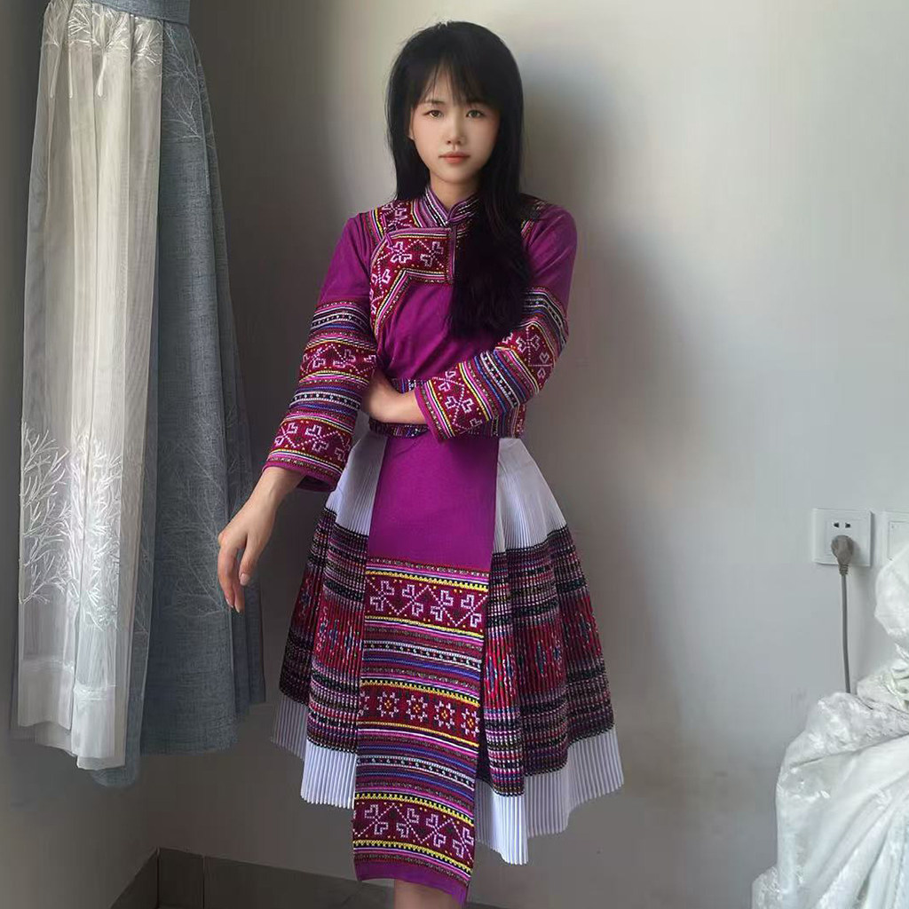 文山红河苗族刺绣女舞台表演服