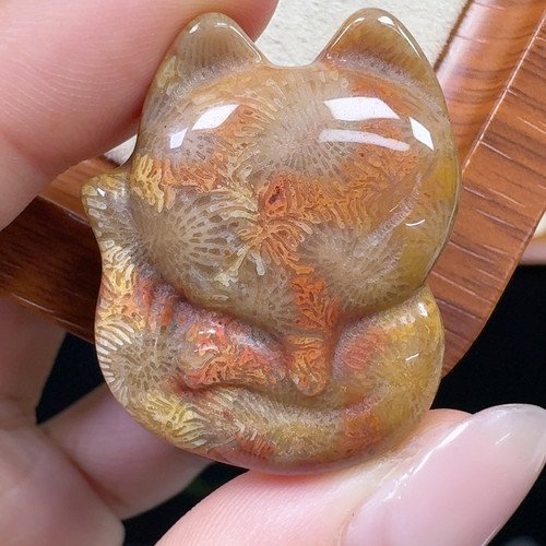 彩瓷片凤尾小狐狸