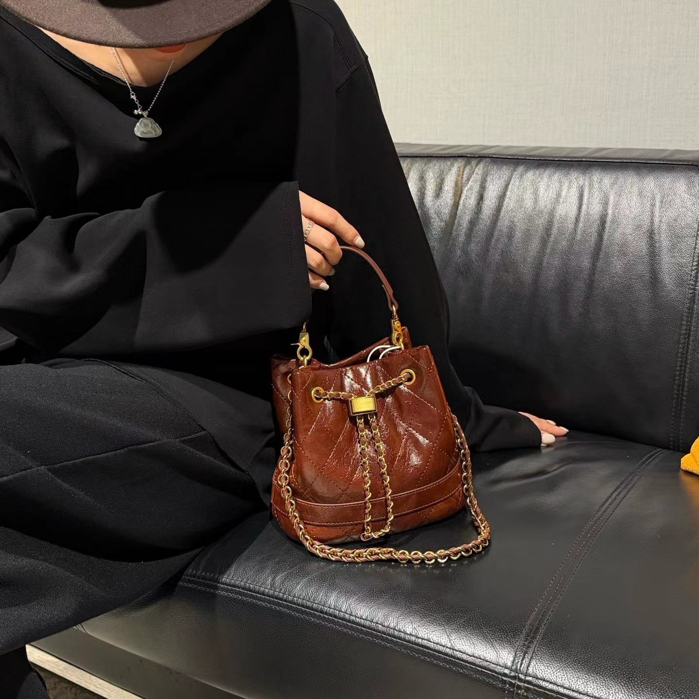 小香风绣线通勤女包mini手拎包复古菱格链条抽绳水桶包斜挎腋下包