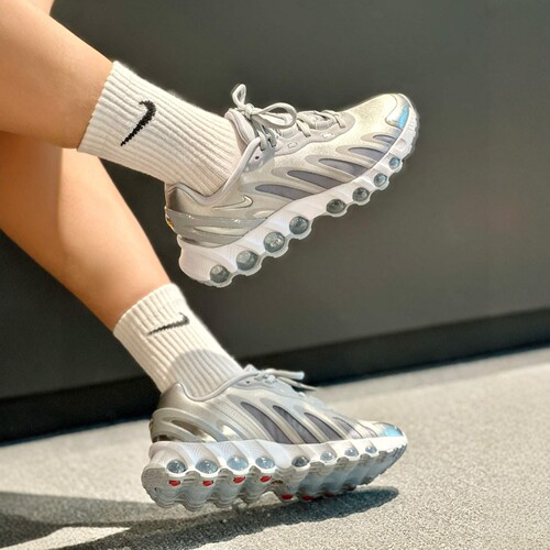NIKE耐克女子W AIR MAX DN8 气垫缓震运动休闲复古跑HF5509-001