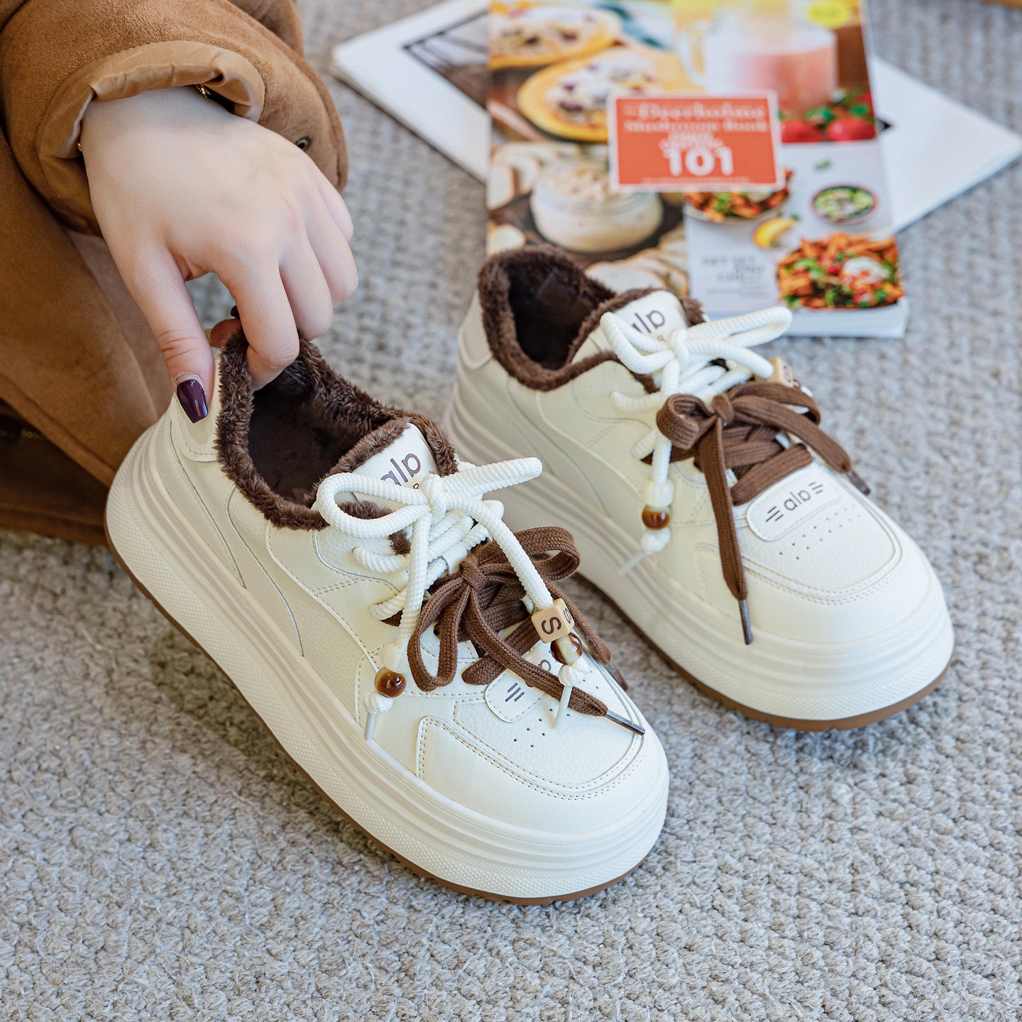 厚底加绒大码女鞋41一43小白鞋