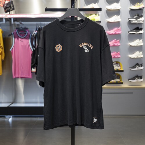 李宁正品男子亲肤宽松短袖文化衫