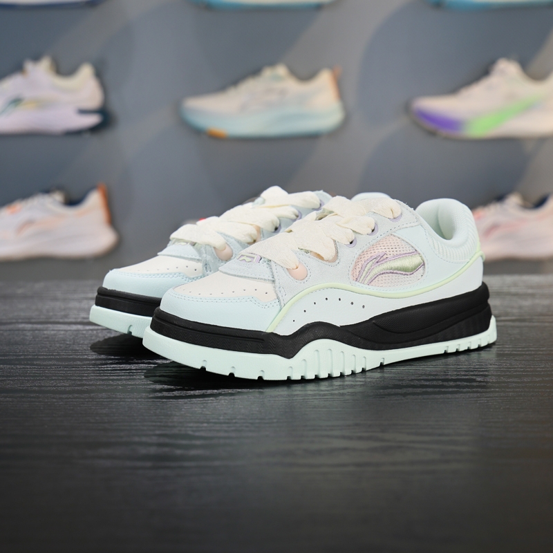 李宁正品女子轻便透气耐磨板鞋