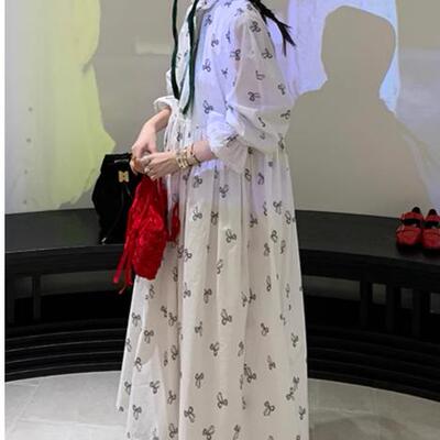 le rouge周美美 复古少女蝴蝶结印花蕾丝荷叶领连衣裙灯笼袖衬衫