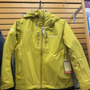 日本代购 montbell户外滑雪防水三合一内胆硬壳冲锋衣女款1102505