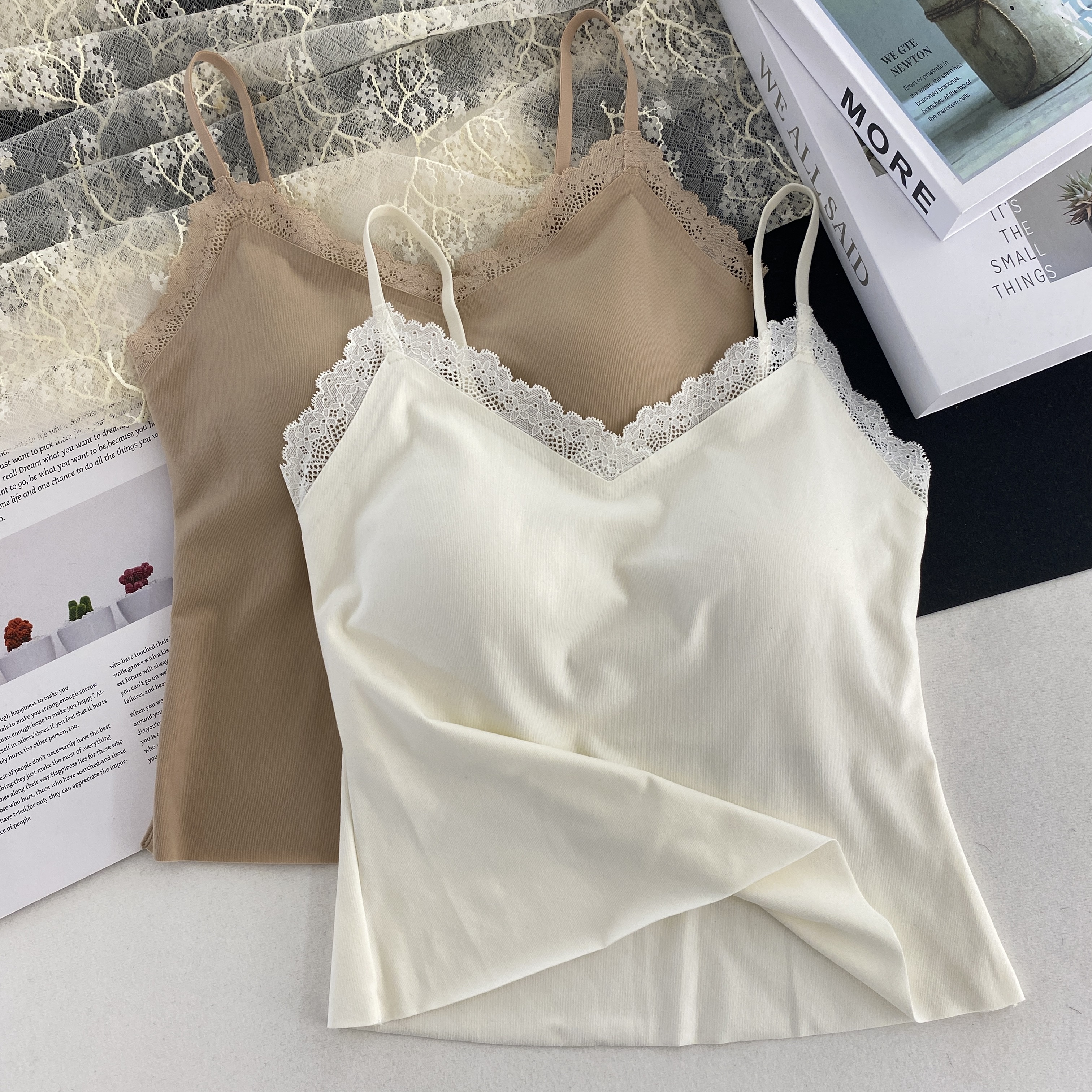 古妃3695蕾丝边中长款磨毛保暖吊带背心女带胸垫细肩带收副乳美背