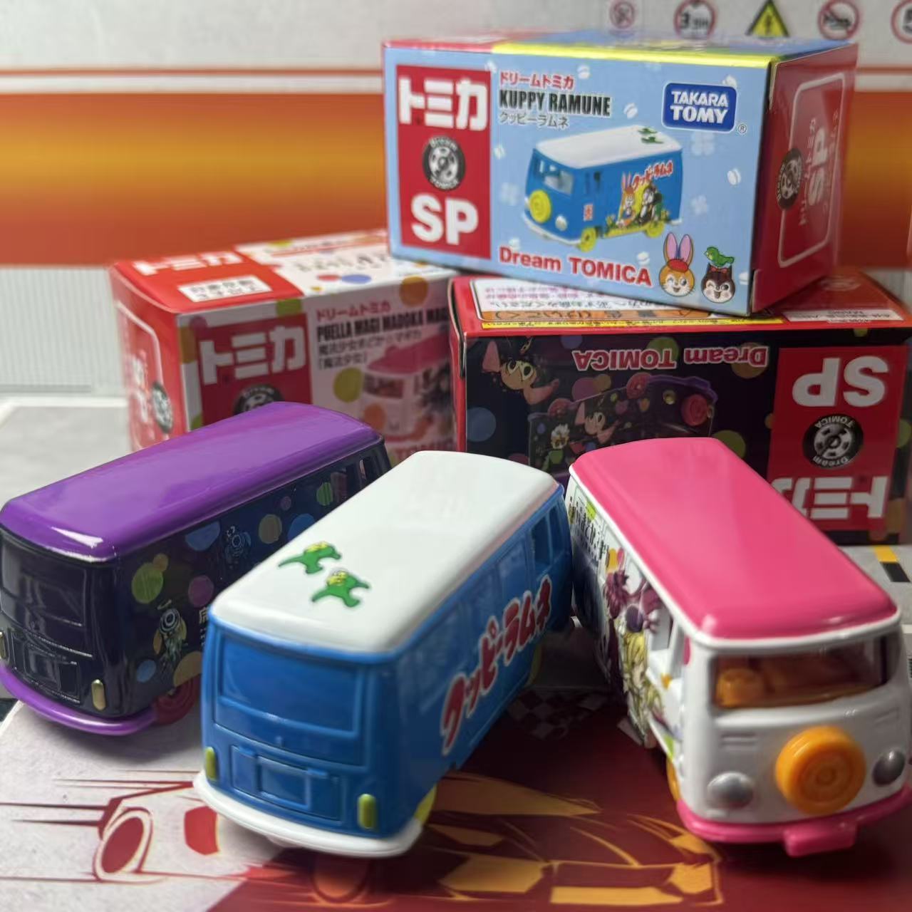 11月TOMY多美卡合金车模型梦想SP魔法少女小圆晚上万圣节限定巴士