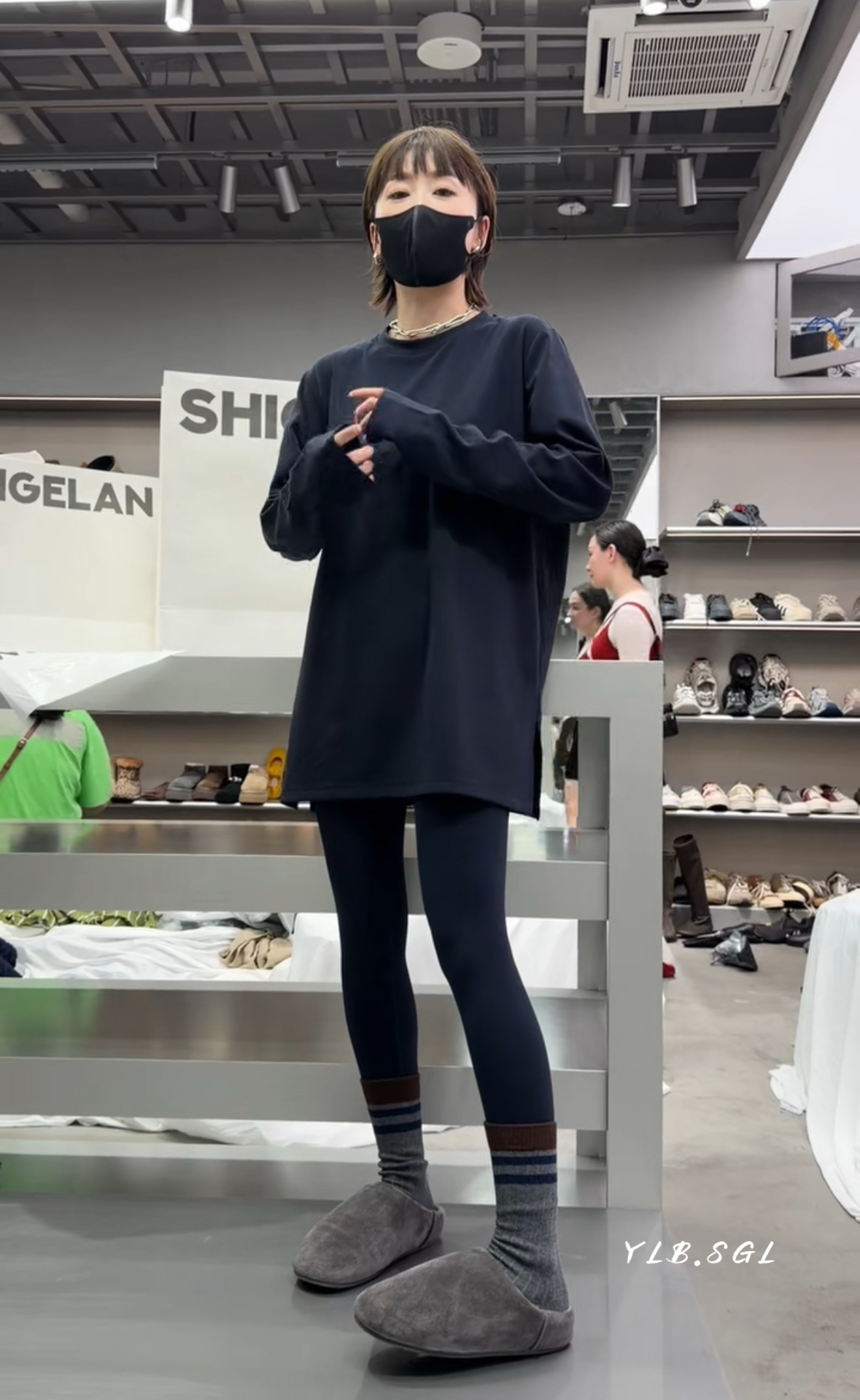 58585诗歌兰女装2025冬款 气质百搭款深蓝色中长款显瘦抓绒T恤女