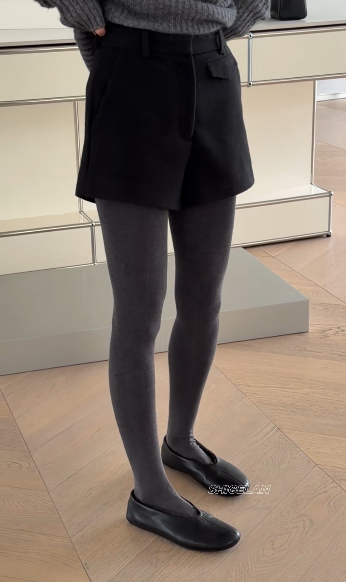 58507诗歌兰新款新款2025冬款 时尚百搭显瘦黑色高腰呢料短裤女