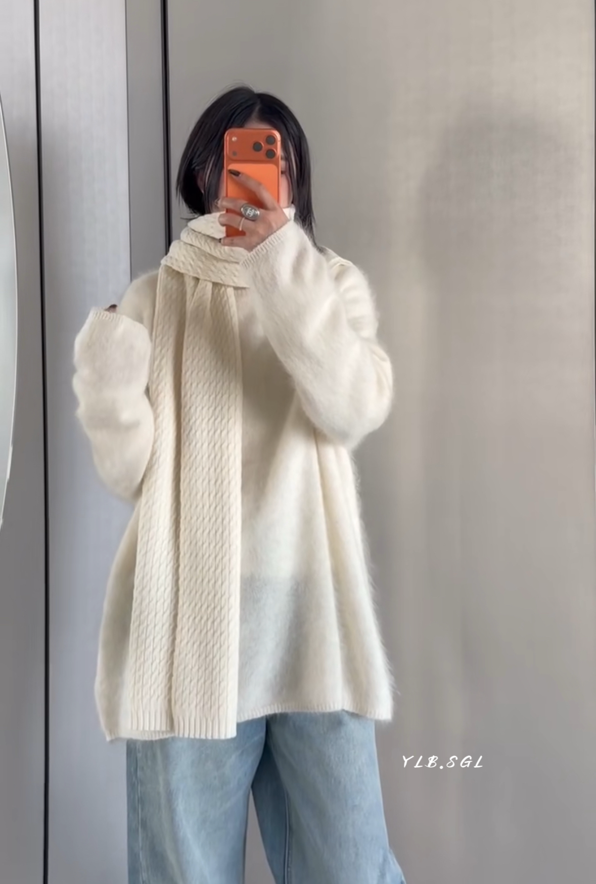 8159诗歌兰女装2025冬款 时尚气质米白色绵羊毛慵懒毛绒绒毛衣女