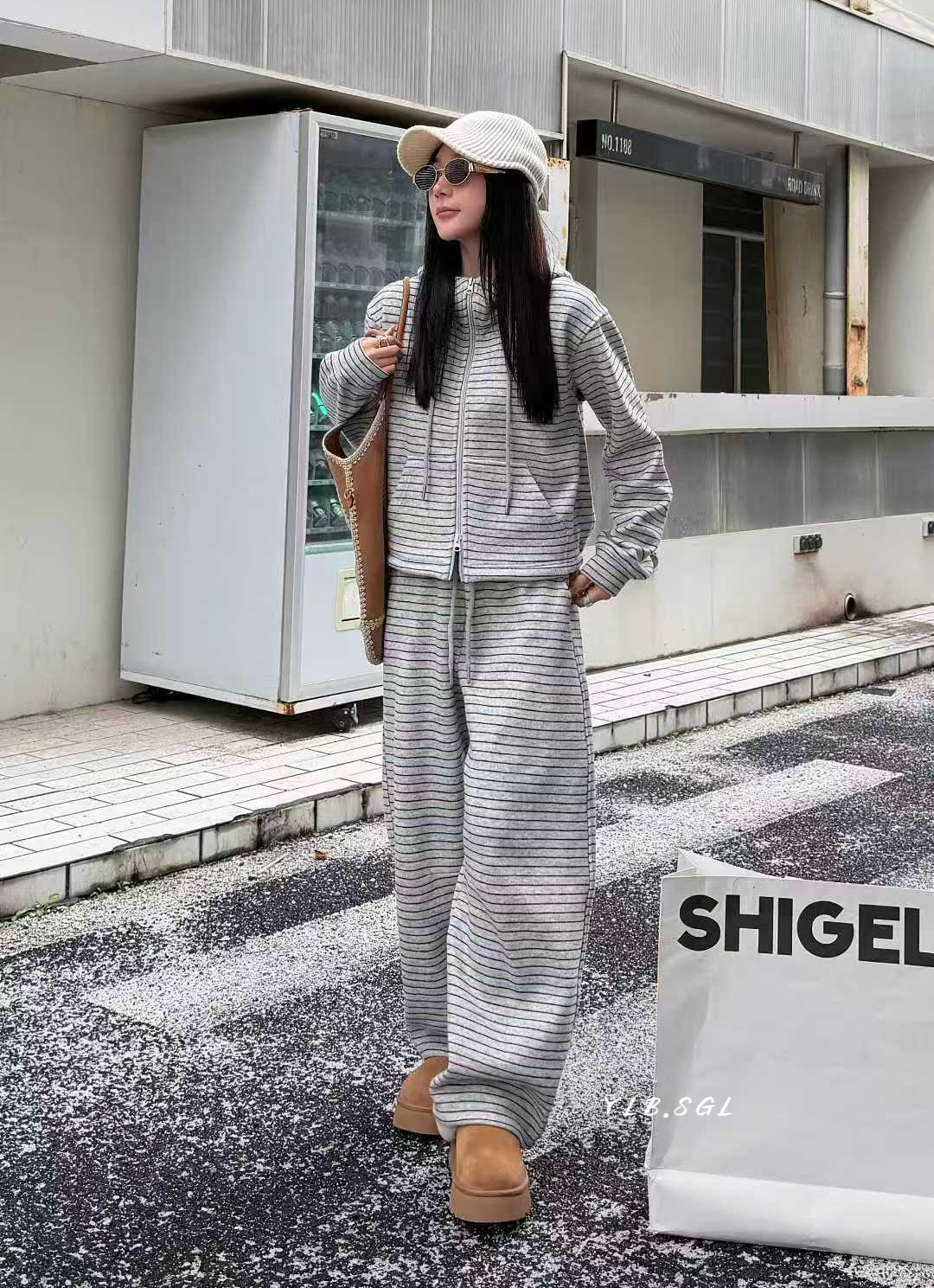 现货25-977诗歌兰女装2025冬款 条纹连帽绒卫衣+卫裤加绒套装女