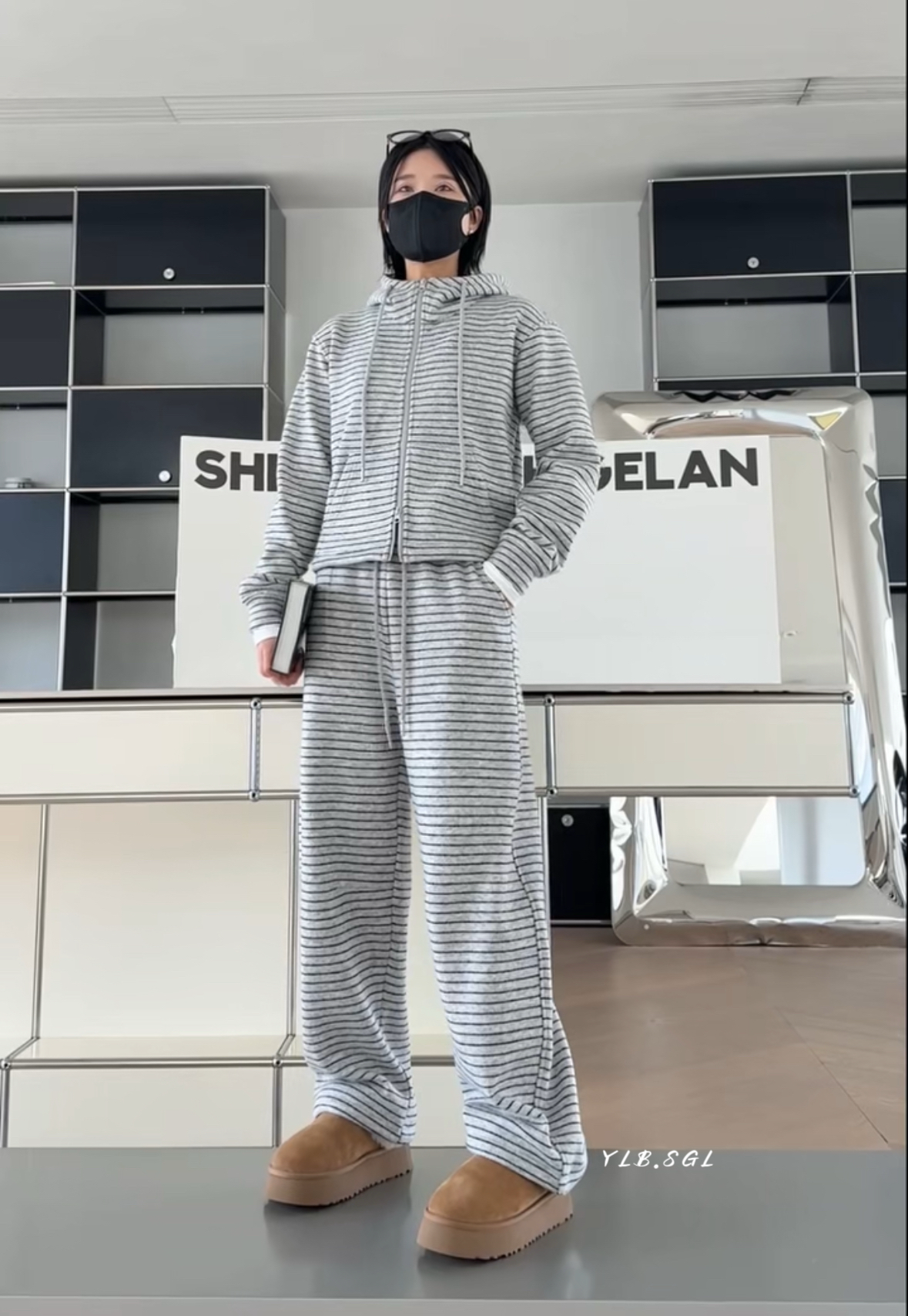 25-977诗歌兰女装2025冬款 休闲白灰色条纹帽卫衣+卫裤加绒套装女,女装/女士精品,时尚套装,淘宝优惠券,粉丝福利购,淘宝优惠卷