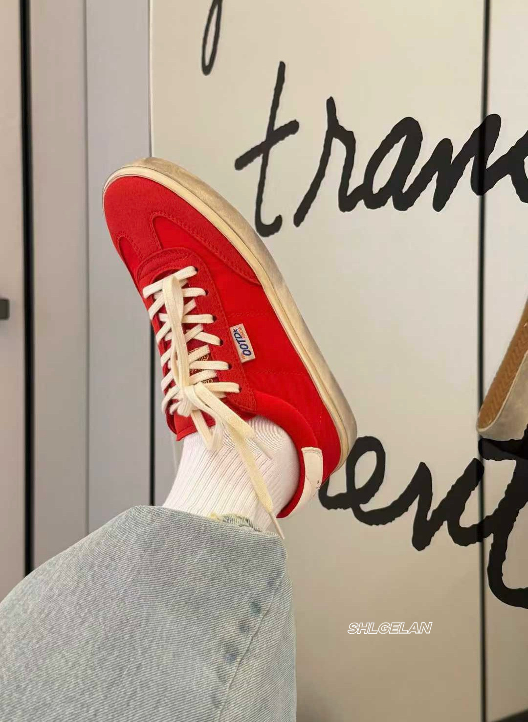 诗歌兰女鞋2026春款气质百搭红色复古擦色脏脏鞋平底运动帆布鞋女