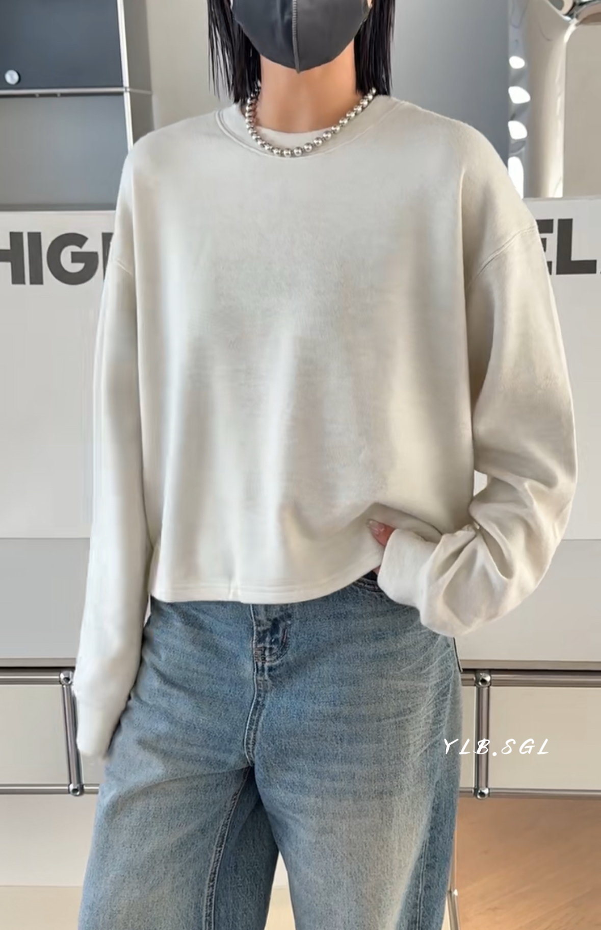 583018诗歌兰女装2025冬款简约百搭米白色圆领短款加绒卫衣上衣女