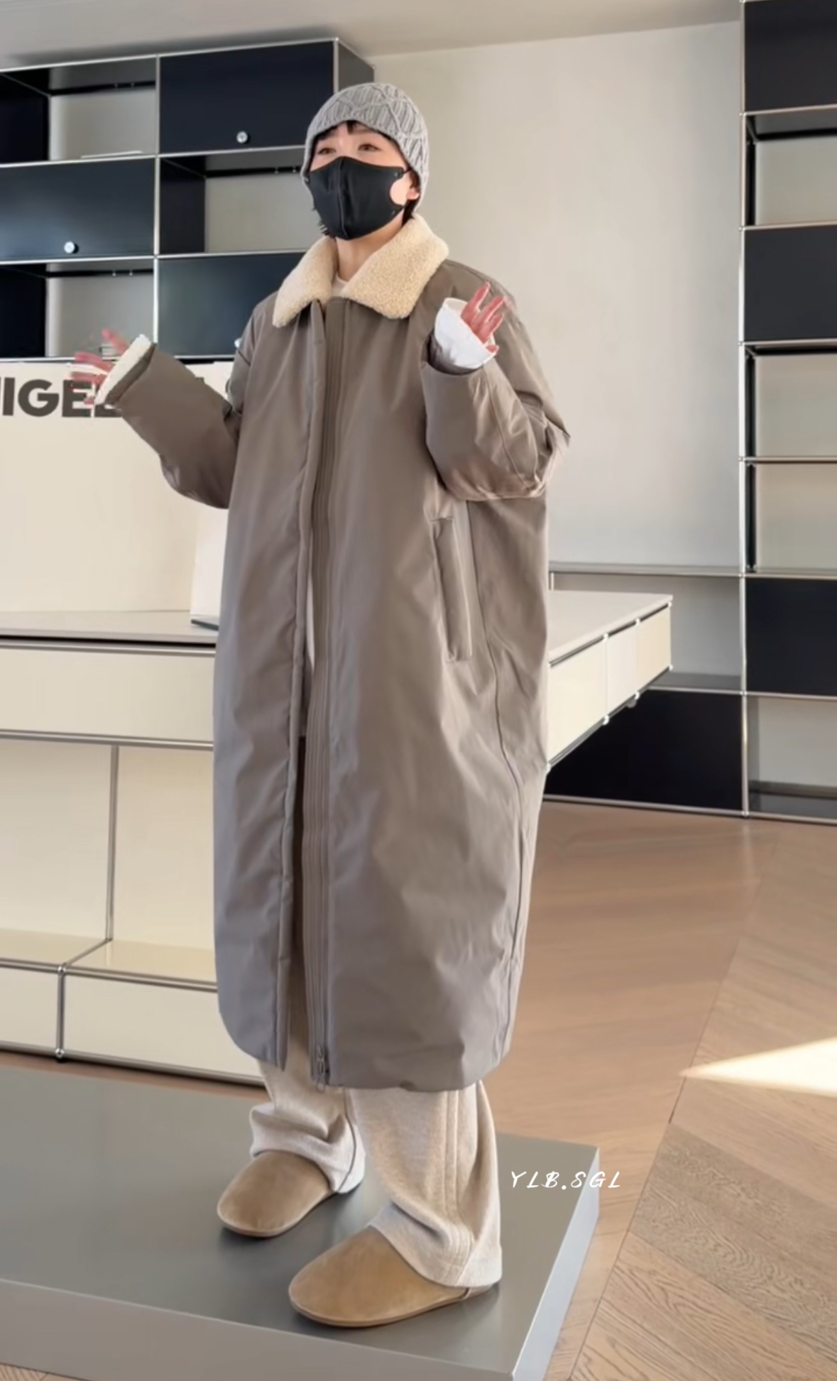 25203诗歌兰女装2015冬款 时尚气质卡其色可脱卸毛领长款鹅绒外套