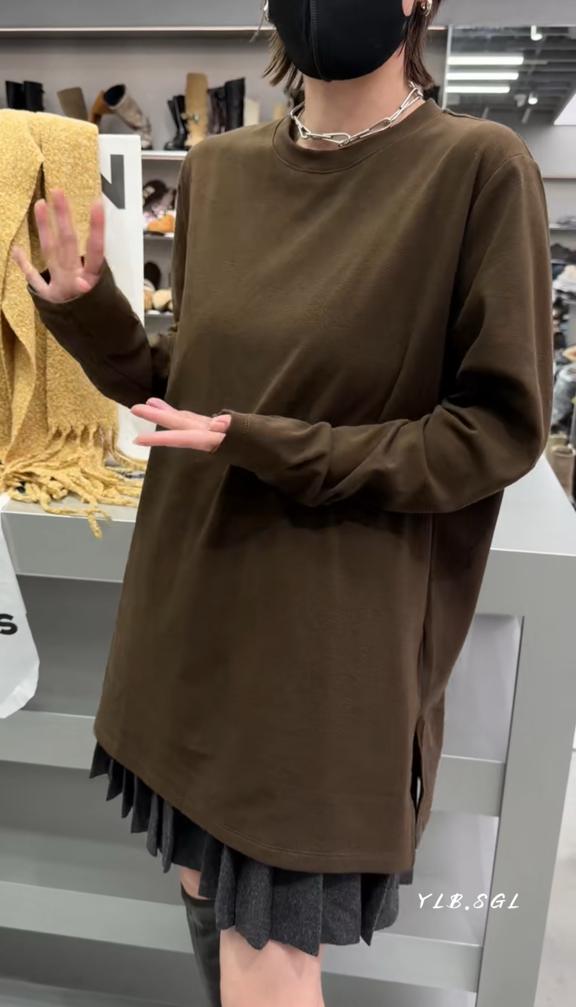 58585诗歌兰女装2025冬款 百搭气质咖色圆领开衩打底衫磨毛T恤女