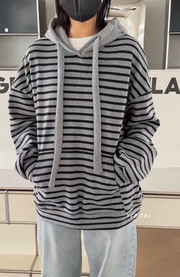 诗歌兰3267新款女装2025冬款百搭深灰色卡通印花连帽条纹加绒卫衣