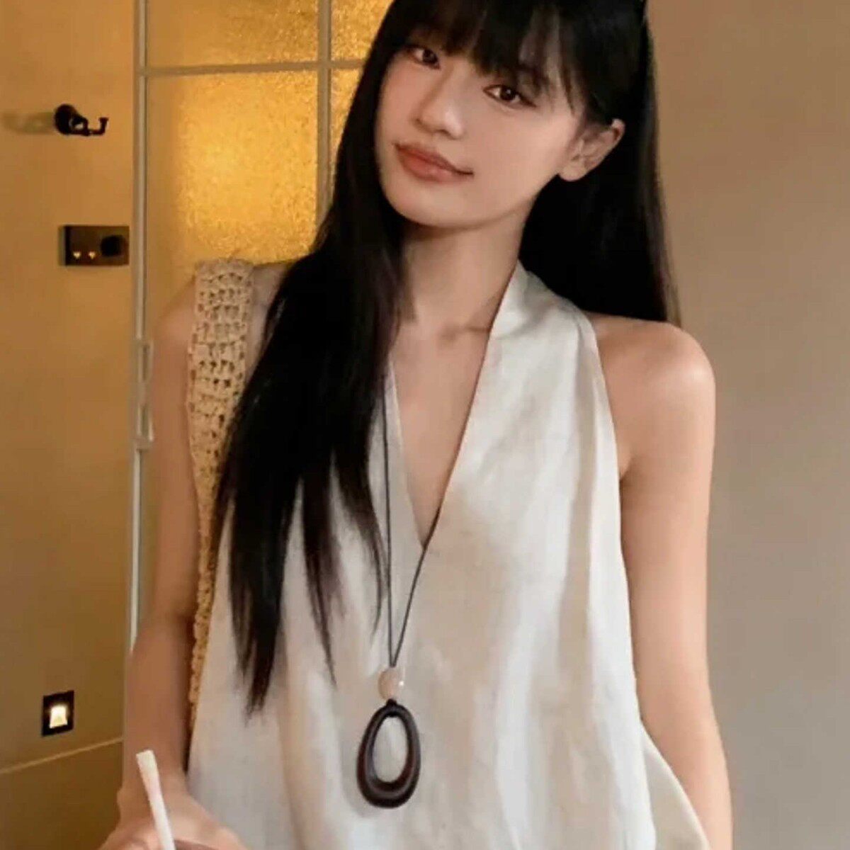 原宿风~黑皮绳镂空椭圆吊坠项链女2025新款小众设计民族风毛衣链