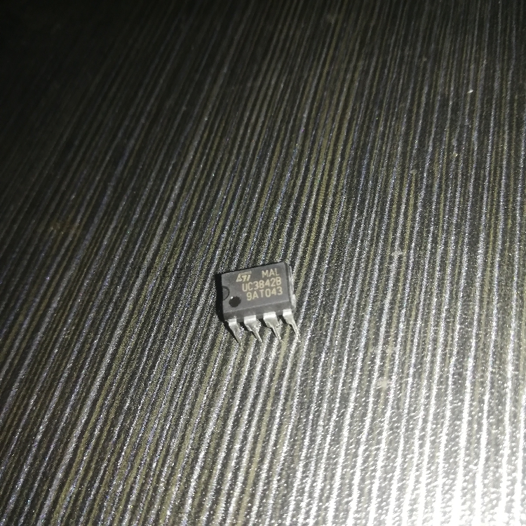 UC3842B DIP8 全新原装可以直拍