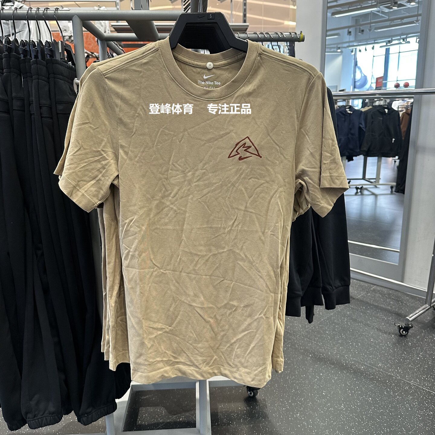 Nike/耐克 正品男子宽松速干短袖简约后背印花运动休闲T恤 HJ3663