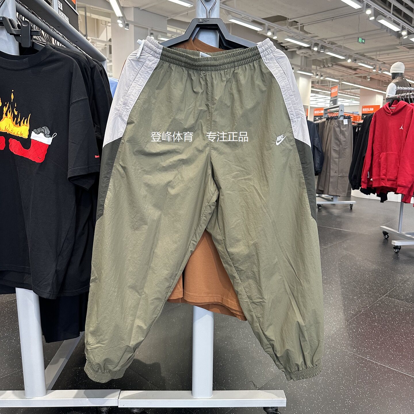 Nike耐克宽松束脚收口梭织长裤