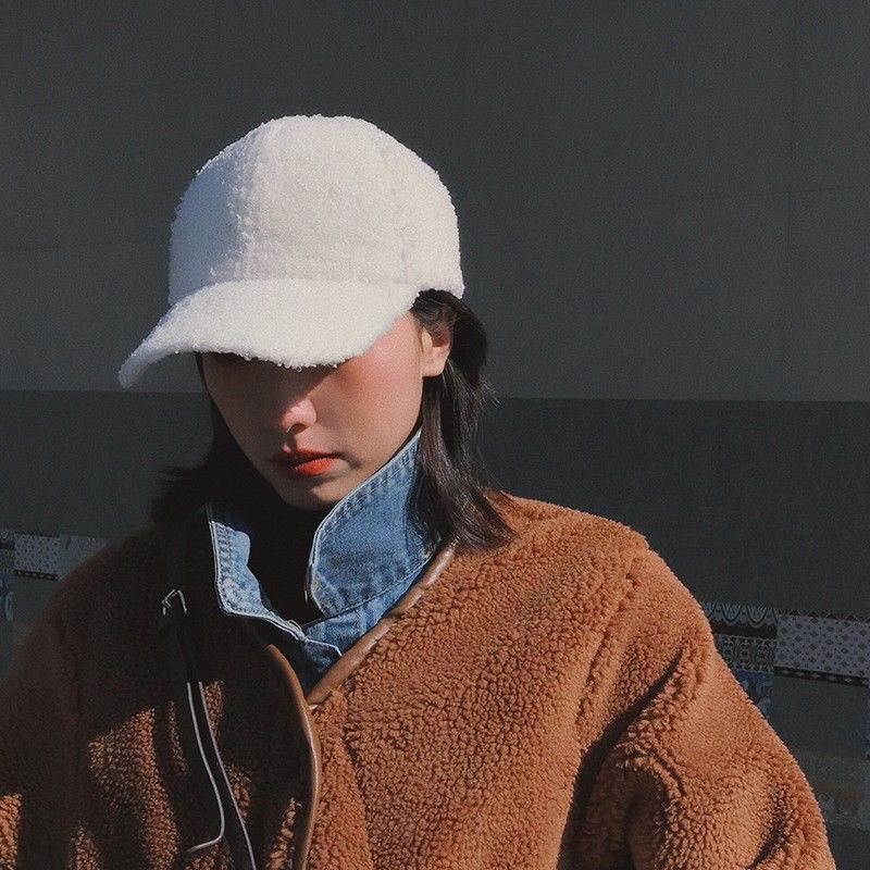 纯色羊羔毛鸭舌帽女秋冬季时尚
